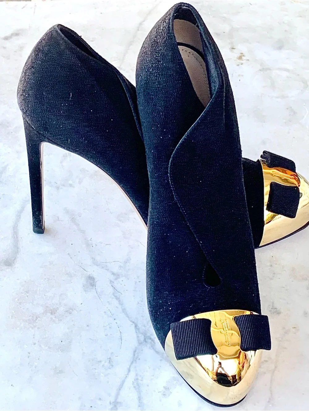 SALVATORE FERRAGAMO NOYAL META  Black Suede Pump BOOTIE GOLD Cap Toe SZ 8 1/2